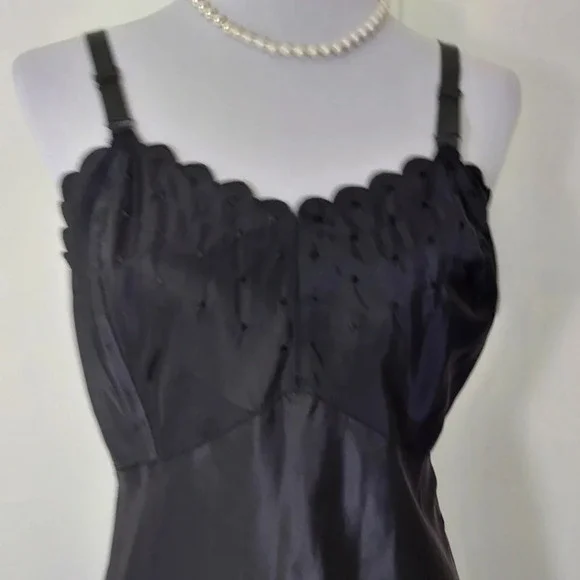 Vintage Black Barbizon Candie Tafredda Scalloped Edges Sexy Unique‎ Slip Dress